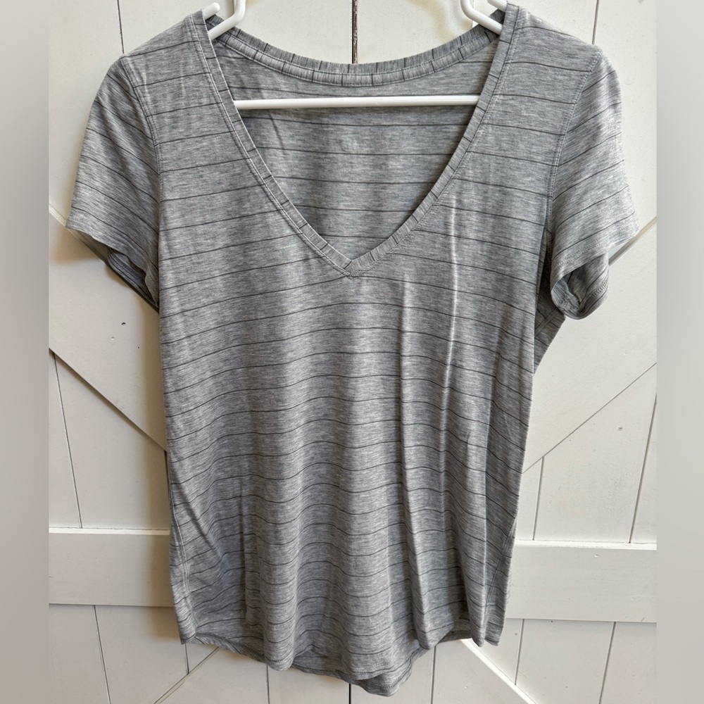 Lululemon Love V Neck T-Shirt Size 4